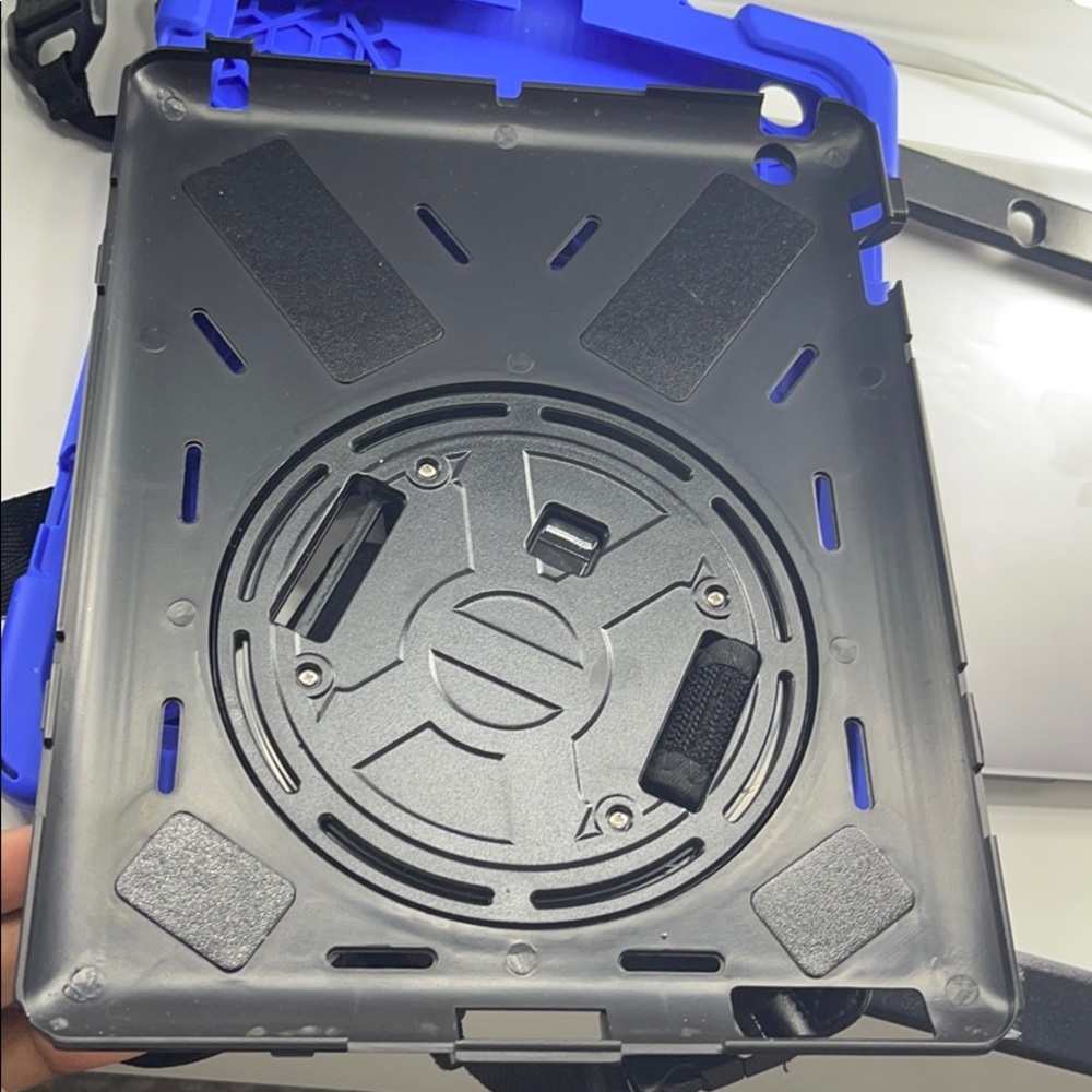 iPad case - Picture 3 of 5